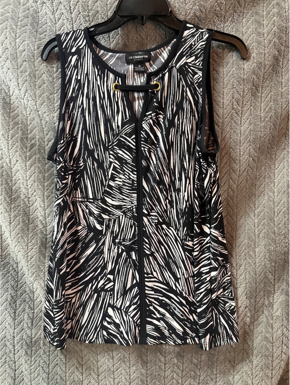 Liz Claiborne Career Black and White Sleeveless Career Top with Front Detail, M